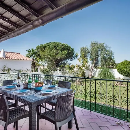 Iris By Algarve Holidays فيلة